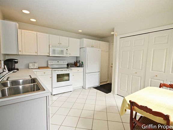 5th image of 2145 Shetland Dr NE