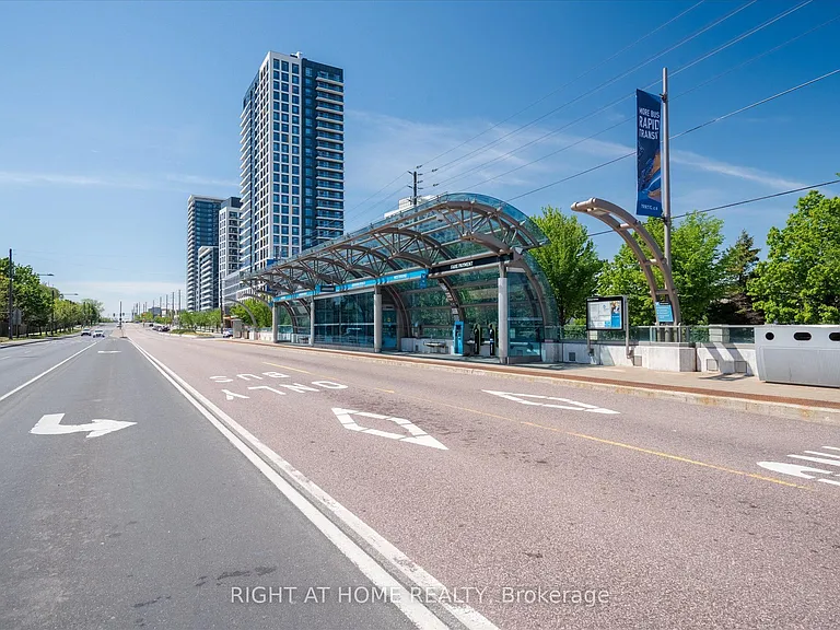 7950 Bathurst St #1424 — Photo 36