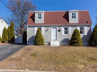 49 Oakdale Ave, Pawtucket, RI 02860