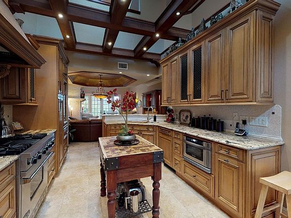 5th image of 533 Island Ct