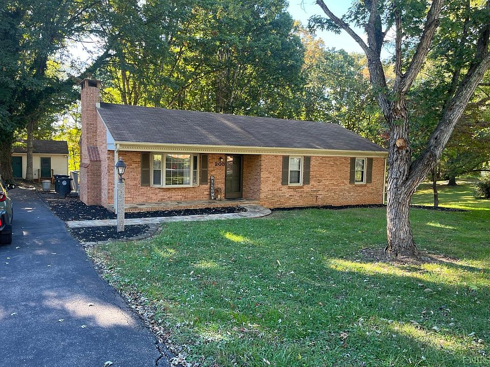 1st image of 203 College Park Dr