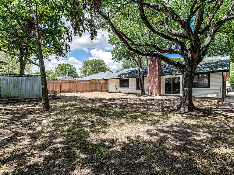 10105 Woodland Village Dr — Photo 19