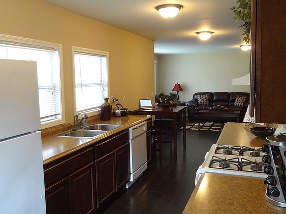 3rd image of 105 Green Ln