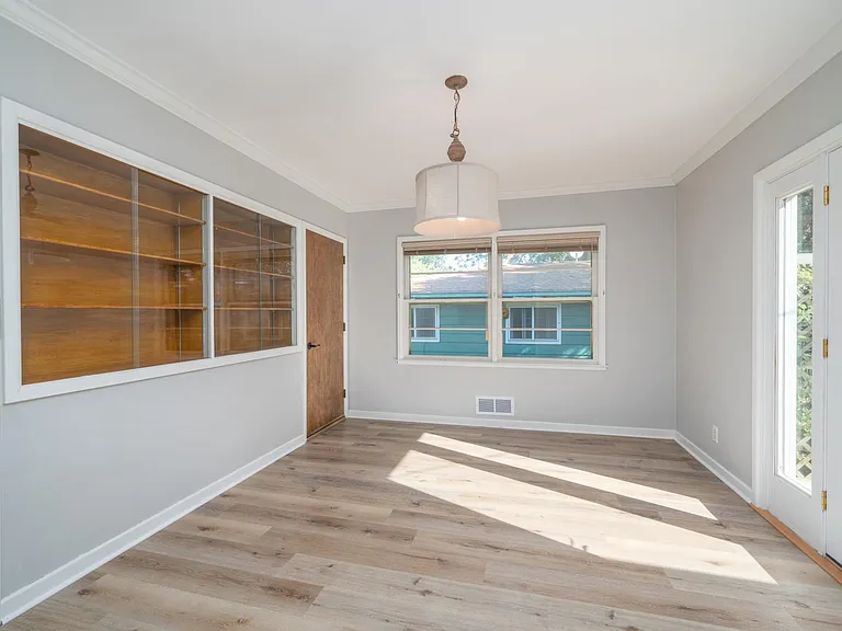 2424 S Center Ave — Photo 7