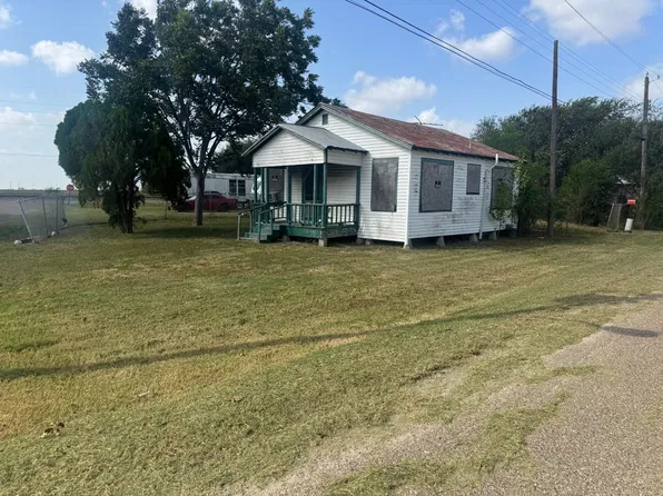 207 San Diego, Agua Dulce, TX 78330