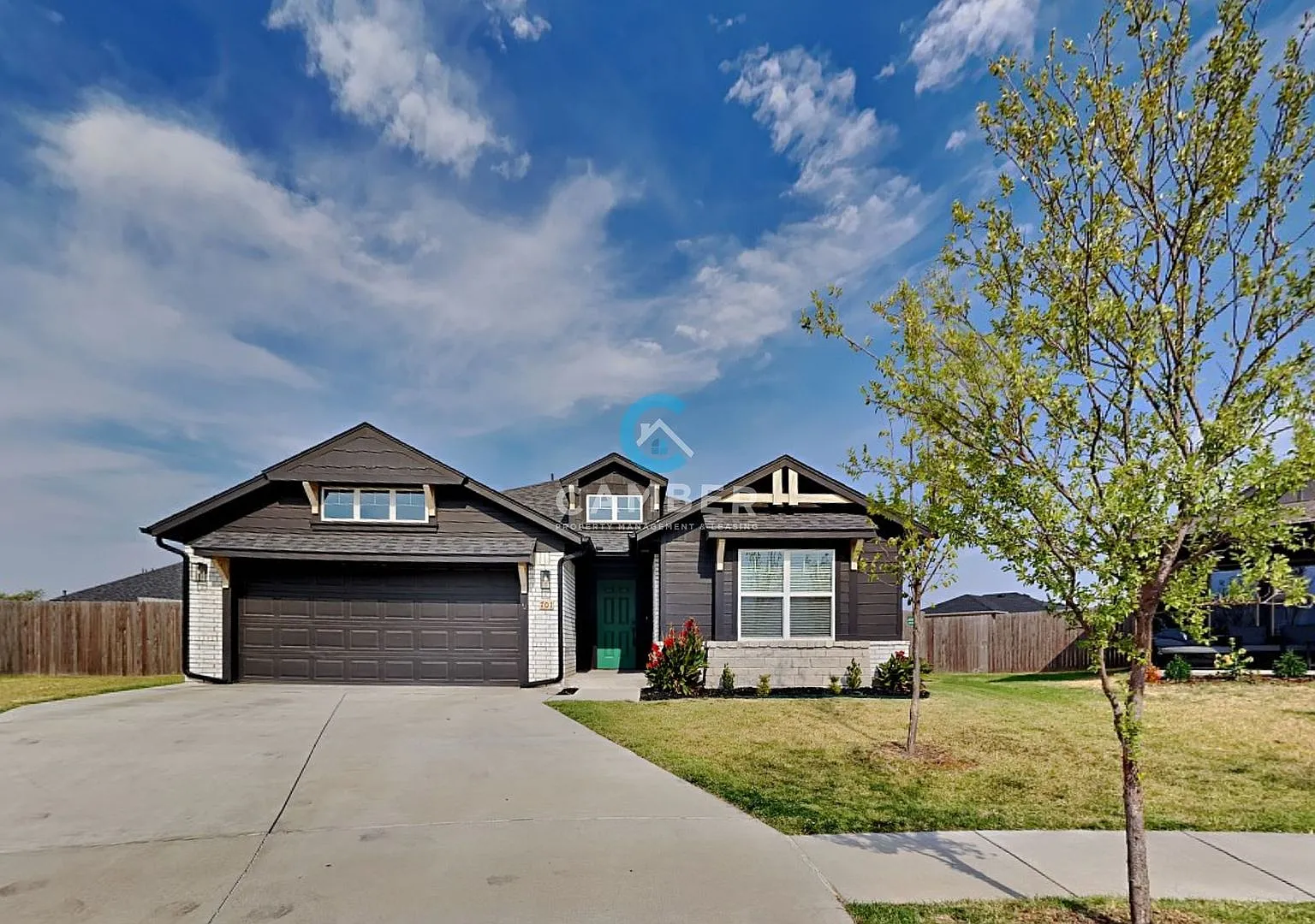 Very Nice 4 Bedroom 2 Bathroom House in Mustang Schools — Photo 1