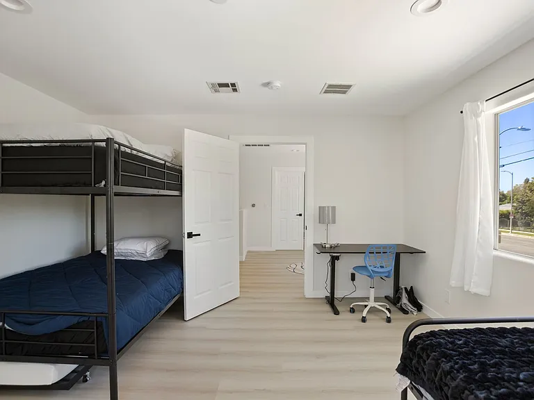 7904 Tampa Ave — Photo 4