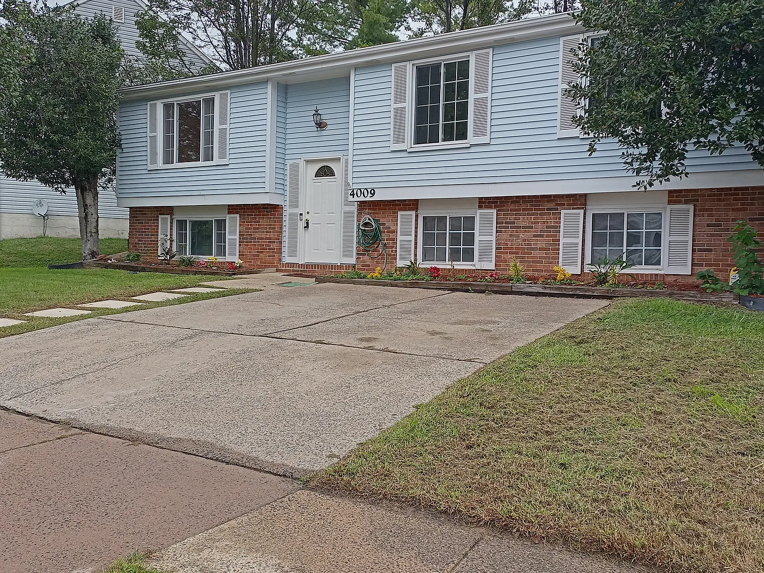 5 bed, 2250 sqft, $3,600 — Photo 2