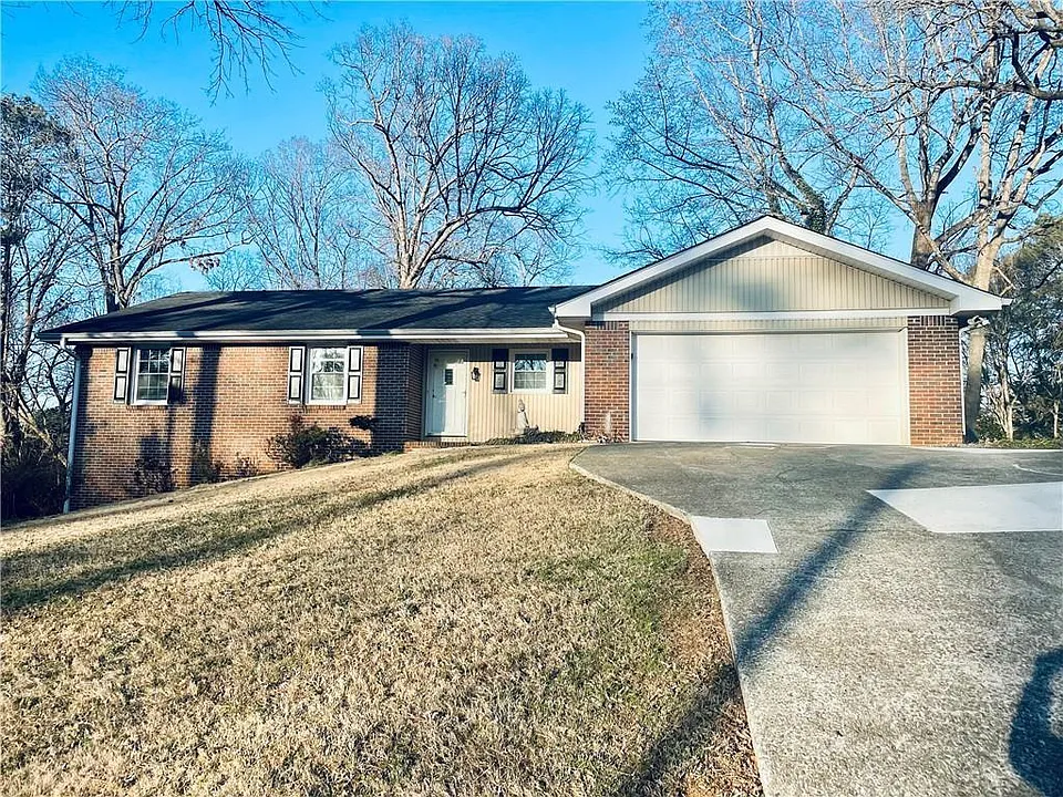 637 Rae Dr