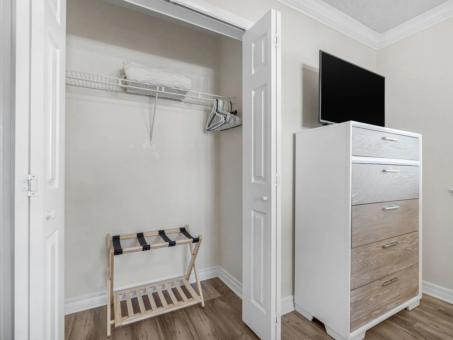3 bed, 1325 sqft, $2,200 — Photo 3