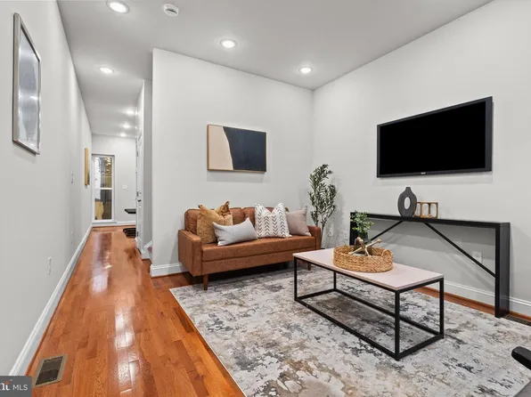 2103 McCulloh St, Baltimore, MD 21217