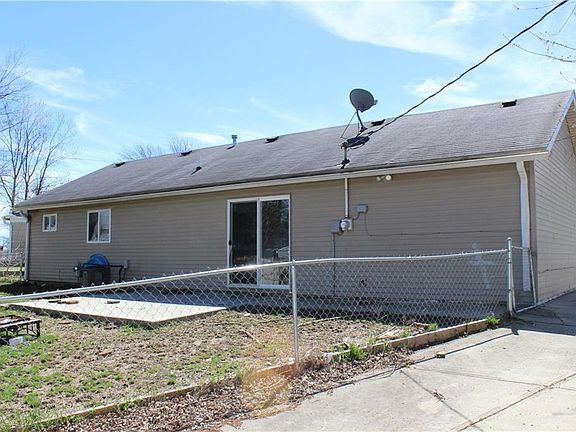 3rd image of 635 Park Dr