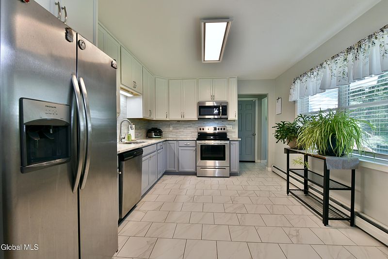 4th image of 46 Pine Grove Avenue