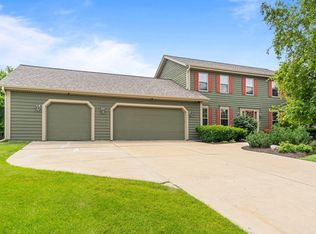 13845 W Maria Dr, New Berlin, WI 53151