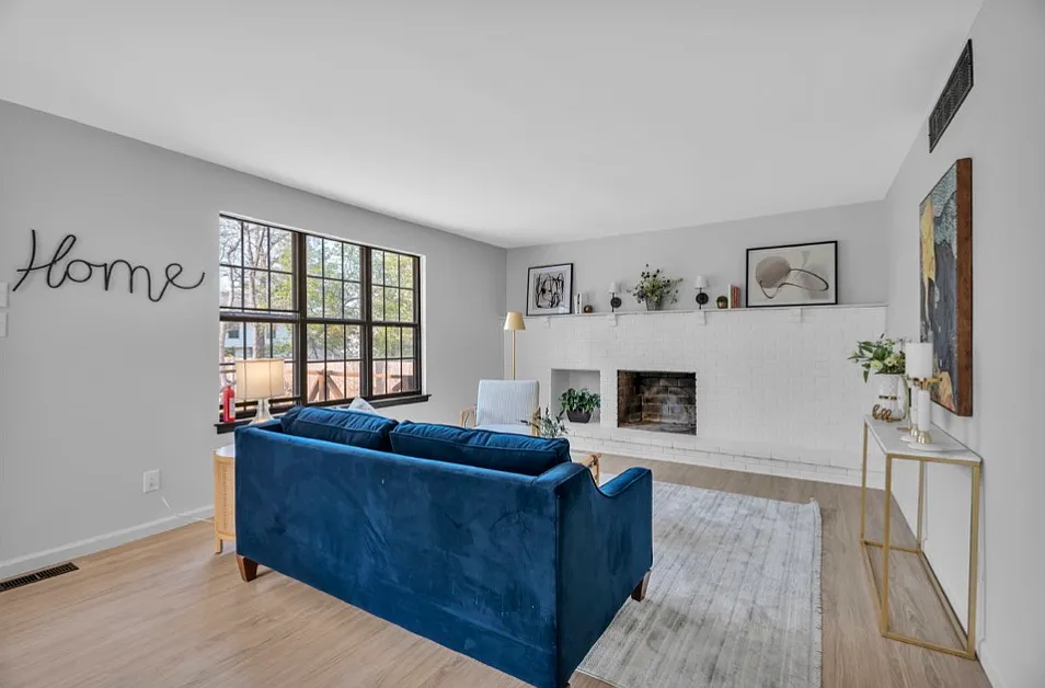 4 bed, 2258 sqft, $3,200 — Photo 4