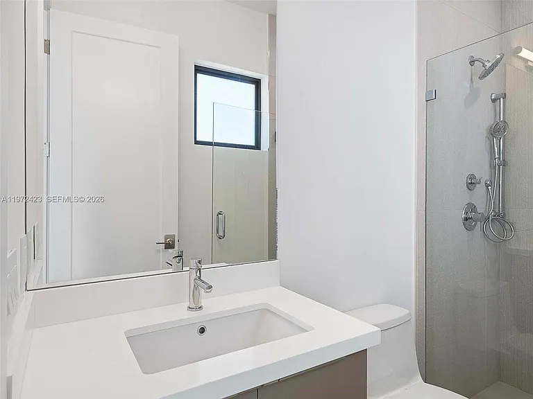 5718 Ashwood Cir W — Photo 87