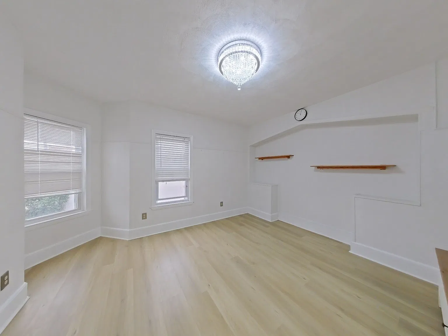 4 bed, 1.5 bath, 1724 sqft, $3,700 — Photo 2