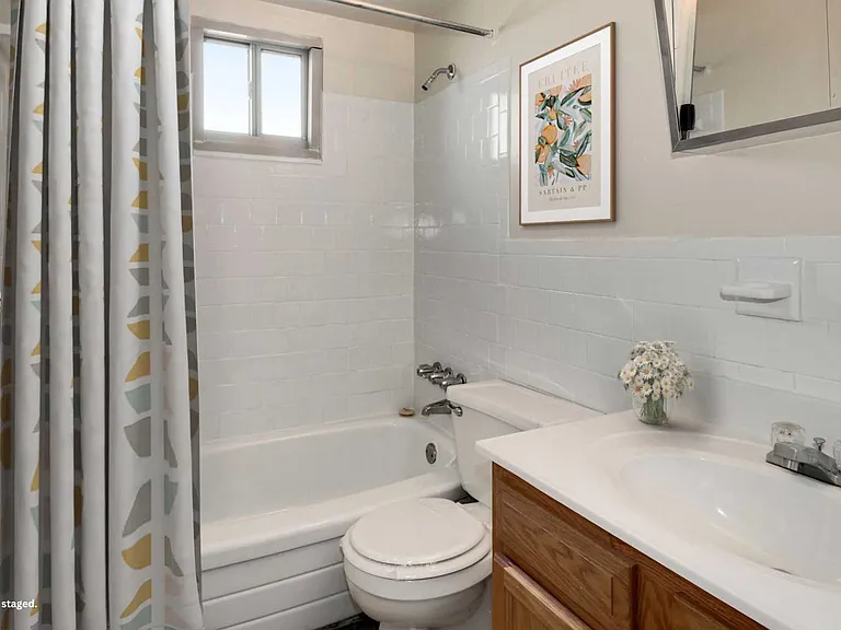 Barclay Square Apartments — Photo 11