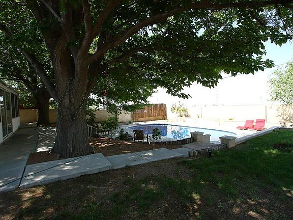 4th image of 4625 Larchmont Dr NE