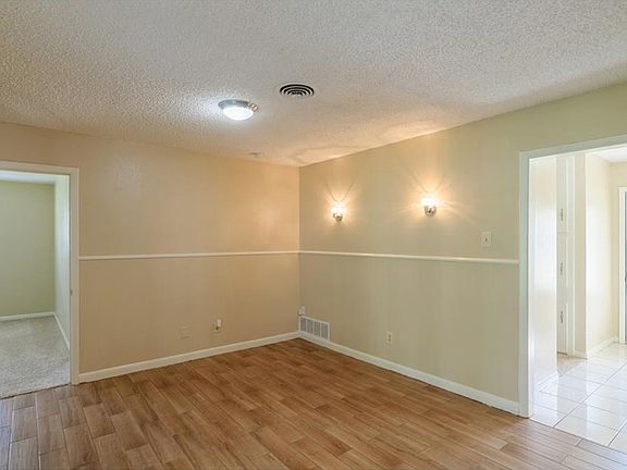 5th image of 832 McCurry Ave