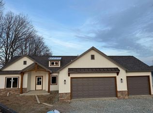 2252 Highlander Dr, Warsaw, IN