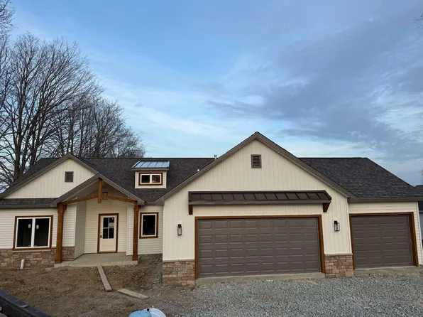 2252 Highlander Dr, Warsaw, IN 46580