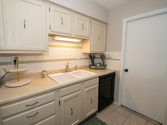 5th image of 115 Stowe Ct