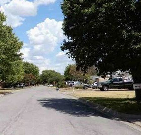 Exterior Neighborhood (street photo)