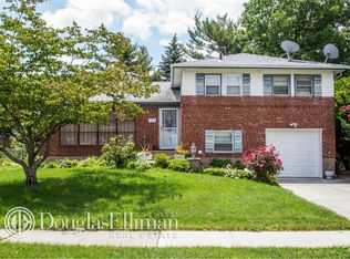 29 Tudor Rd, Hicksville, NY 11801