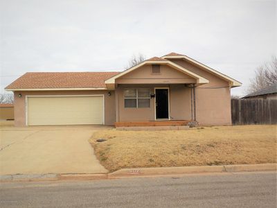 102 S Iowa St, Shamrock, TX, 79079