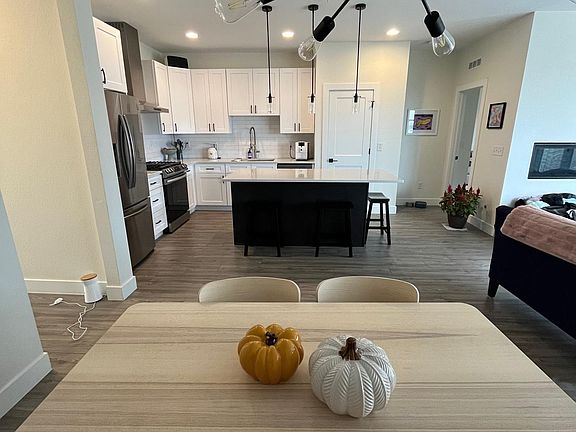 5th image of 299 Clementina St
