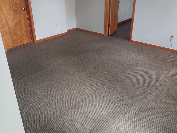 4th image of 742 N Chestnut St #4
