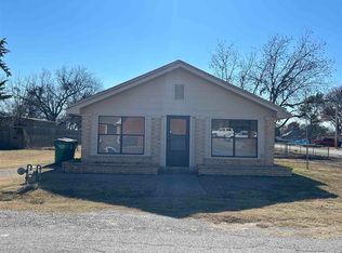 602 E Indiana St, Walters, OK 73572