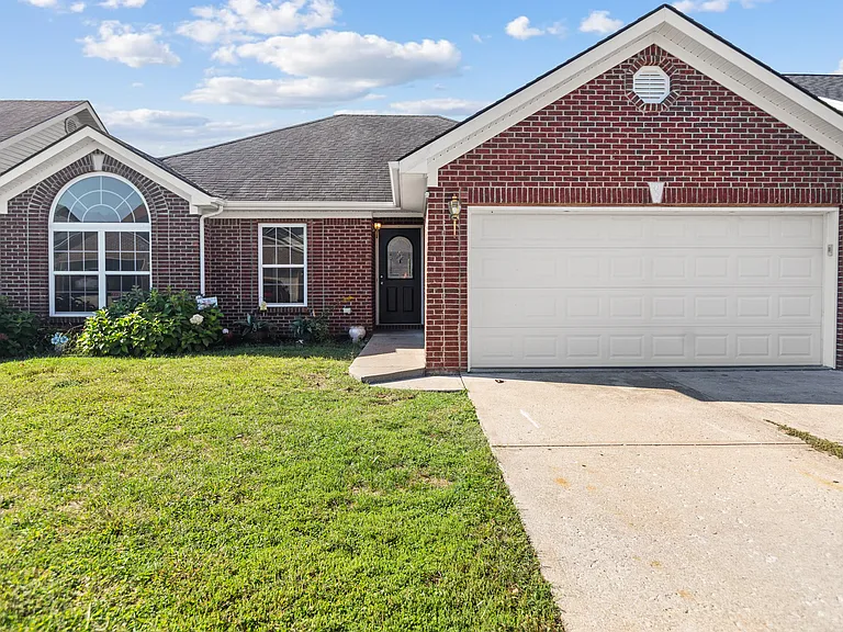 261 Palmer Dr — Photo 1