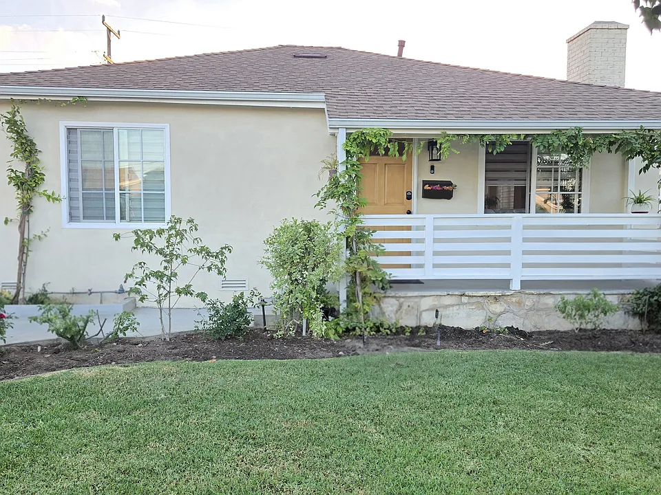 15033 Sutro Ave
