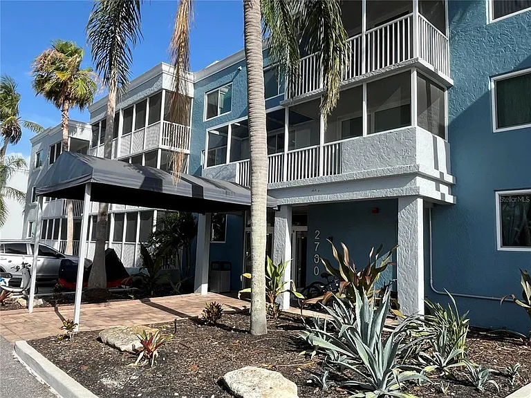 2700 Coconut Bay Ln #2C — Photo 1