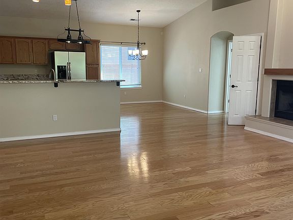 4th image of 7116 Boxwood Ave NE