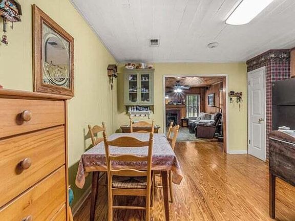 4th image of 380 Arnold Dowden Rd