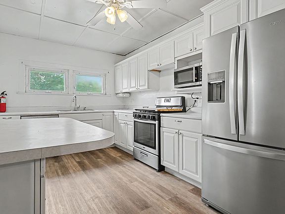 5th image of 200 E Scott St