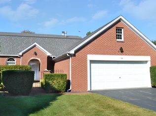 16 Laura Ln, Sugar Grove, IL 60554