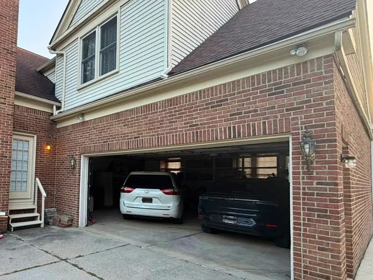 6028 Meadowview Dr — Photo 36