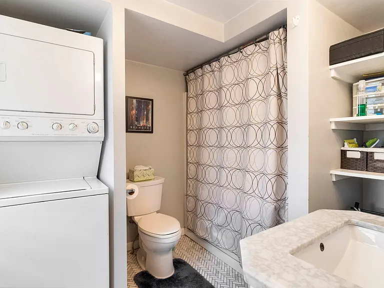 224 W 5th St #2 — Photo 9