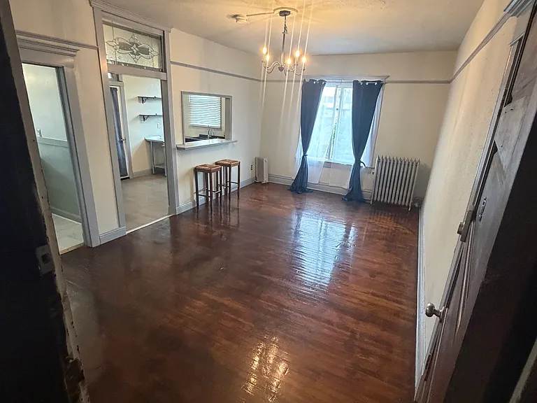 215 E 18th St #12 — Photo 2