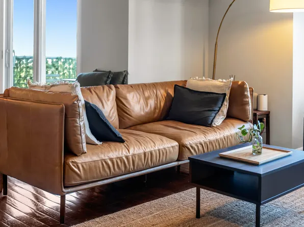 15 Legend Hills Drive image 3 of 28