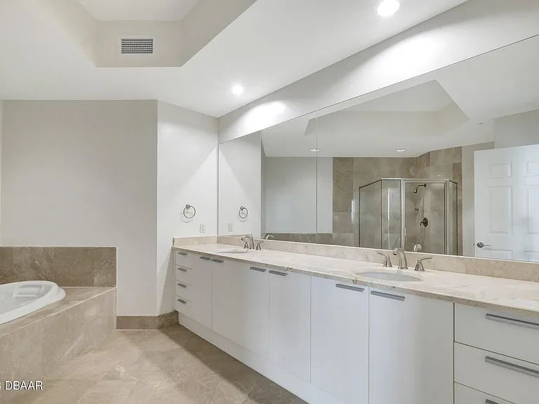 241 Riverside Dr #2509 — Photo 16
