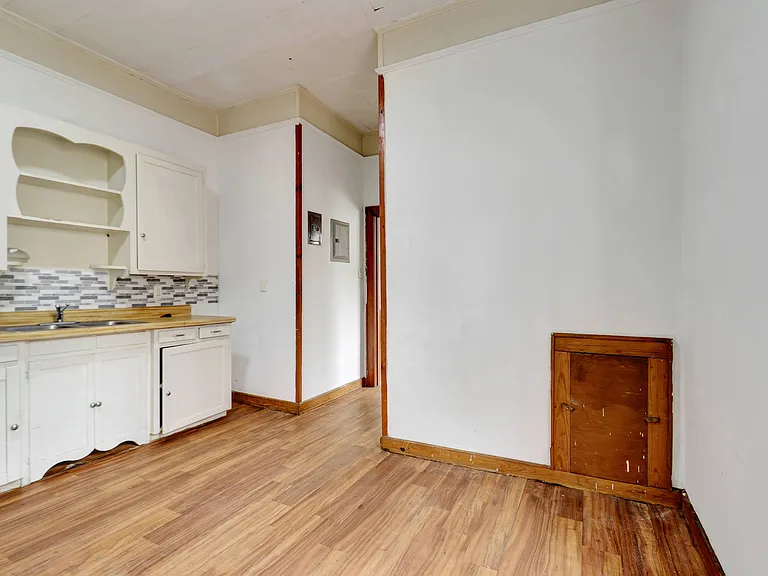 Peak Apartments — Photo 13