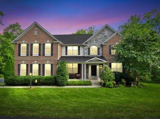 21 Pickett Rd, Round Hill, VA 20141