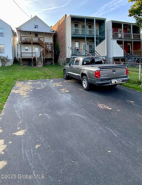 4th image of 1526 5th Avenue