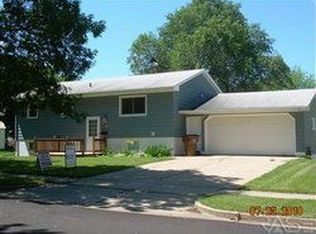 809 S Annway Dr, Sioux Falls, SD 57103