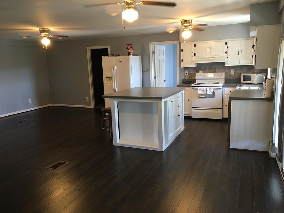 Open-concept kitchen/livingroom